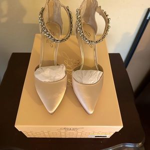 Jewel Badgley Mischka size 6
